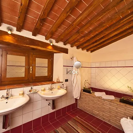 Agriturismo & Cantina Tenuta Casteani 3*