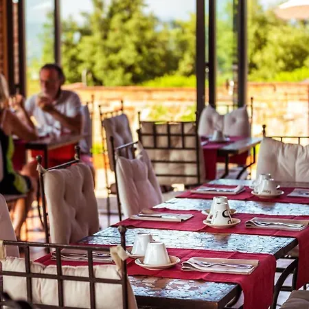 Agriturismo & Cantina Tenuta Casteani 3*