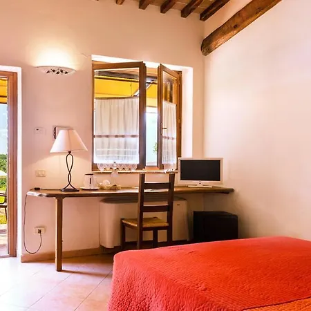 Agriturismo & Cantina Tenuta Casteani 3*